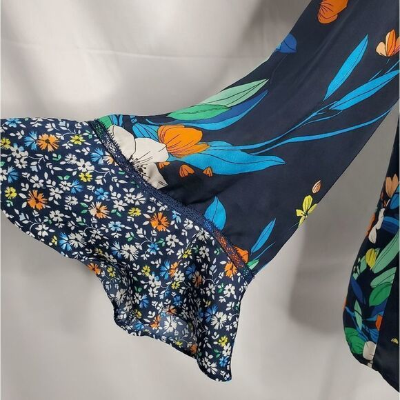 NANETTE LEPORE bell sleeve multi dark‎ floral top blouse M - Picture 4 of 9